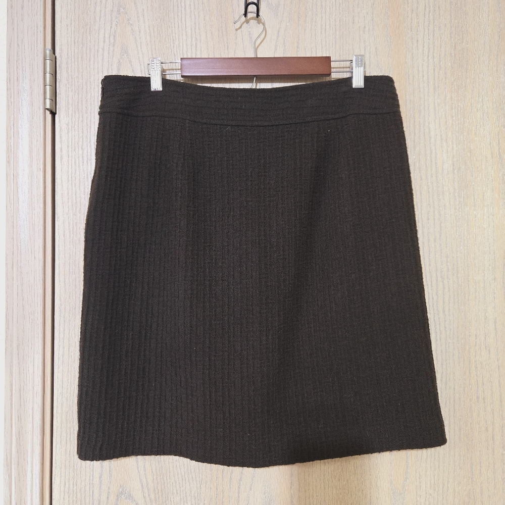Ann Taylor 99% Wool skirt. NWT - Picture 4 of 5